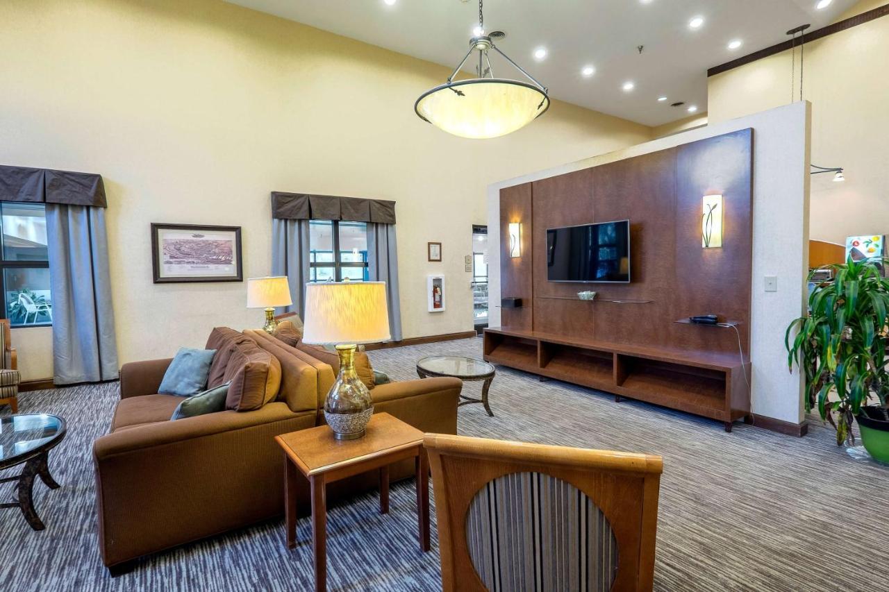 Hotel Wingate By Wyndham Waynesboro Extérieur photo