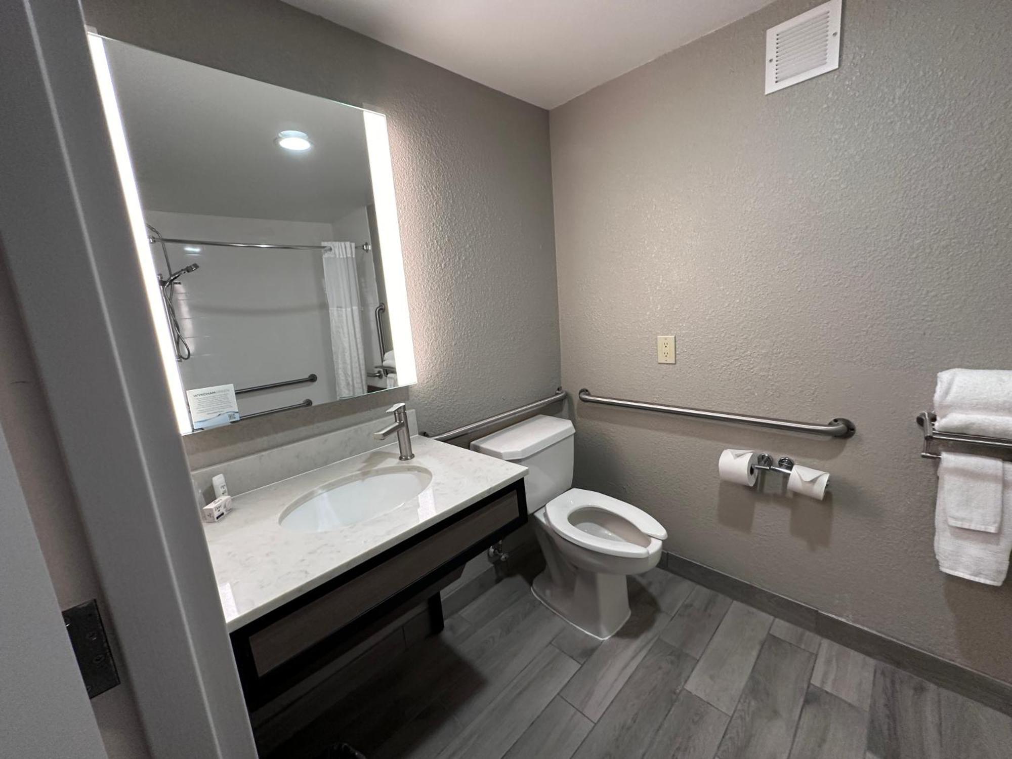 Hotel Wingate By Wyndham Waynesboro Extérieur photo
